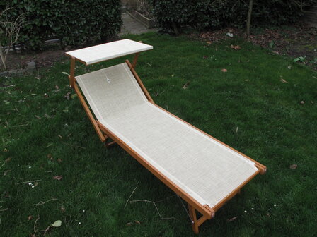 Beukenhouten ligbed (teakolie) met grof geweven Twistsand bekleding