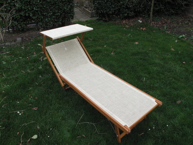 Beukenhouten ligbed (teakolie) met grof geweven Twistsand bekleding